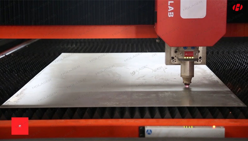 床身為整體焊接結(jié)構(gòu)，橫梁為鑄鋁件，均經(jīng)多次時(shí)效處理，動(dòng)態(tài)響應(yīng)好。