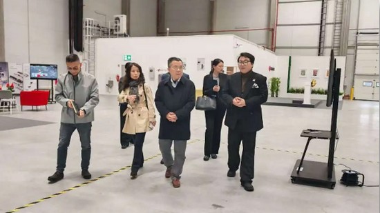 駐匈牙利大使龔韜調研華工激光歐洲展示中心，走進首家“激光智造4S店”